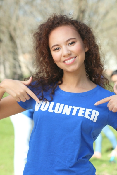 Person wearing a shirt that says "volunteer"